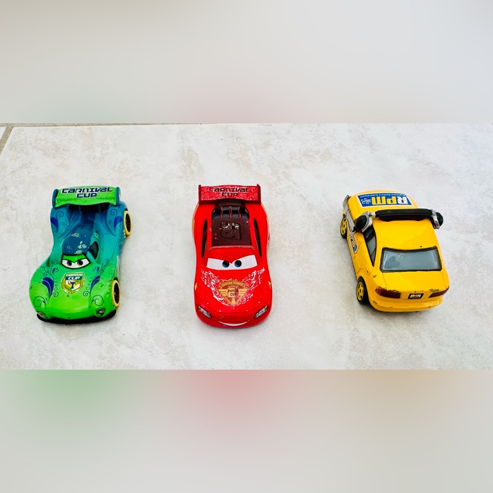 25 Hot Wheels / Matchbox / Assorted characters cars and vehicles - Picture 3 of 8